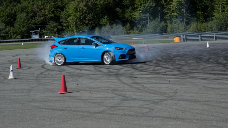  Ford Focus RS 2016 года  (US) (фото 12 из 51)